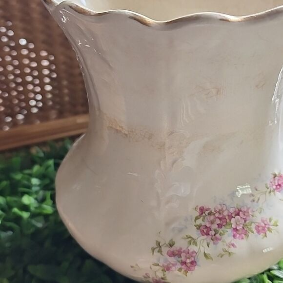 Vintage Floral Vase With Scalloped Gold Tone Rim Coquette - Picture 3 of 10